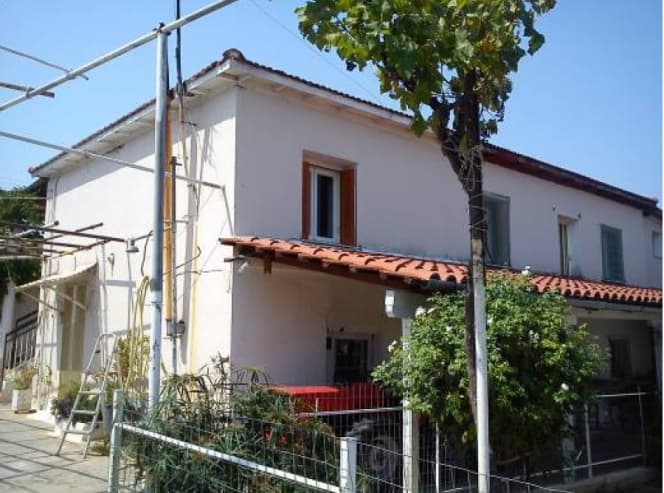 Μονοκατοικία στην Καριώτικα, Ξυλόκαστρο — Φωτογραφία 1 από 8