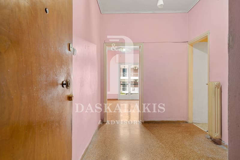 Apartment in Neo Pagkrati, Vironas — Photo 1 of 16