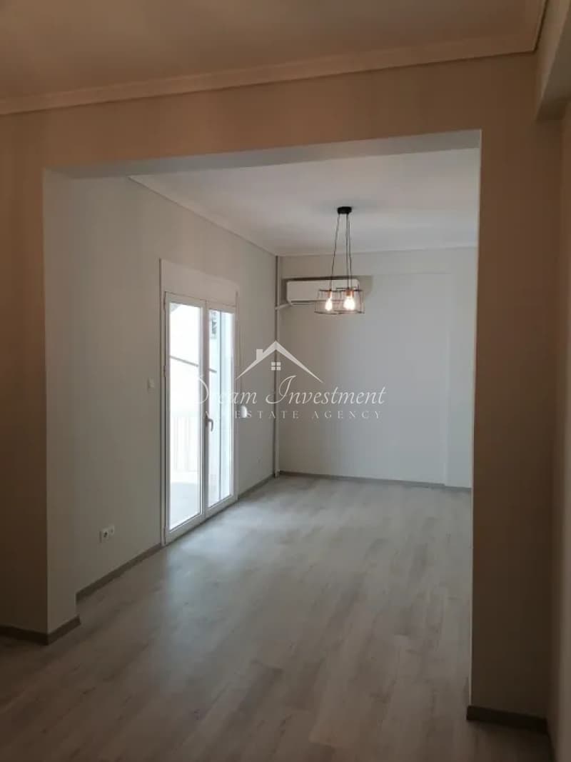 Apartment in Kato Petralona, Petralona — Photo 1 of 11
