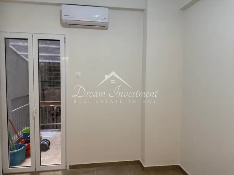 Apartment in Platia Koumoundourou, Kentro — Photo 5 of 12