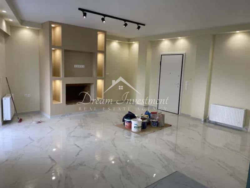 Apartment in Plateia Ntavari, Palaio Faliro — Photo 1 of 9