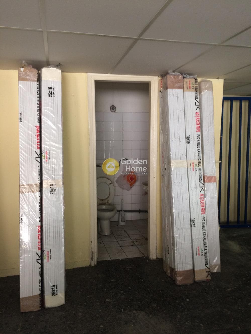 Retail Store in Verga, Attiki — Photo 11 of 11
