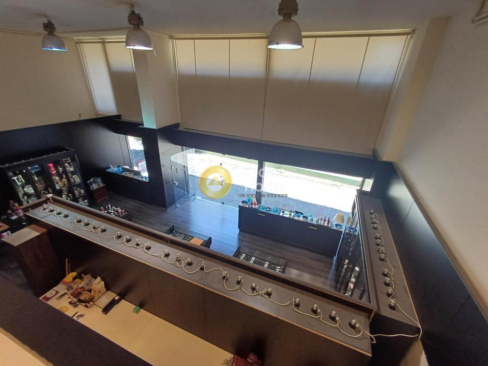 Retail Store in Labrini, Galatsi — Photo 1 of 9
