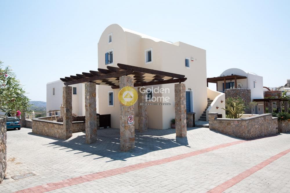 House in Center, Santorini — Photo 7 of 31