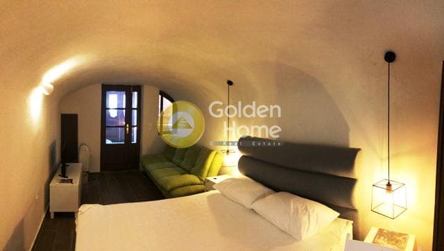 House in Thira, Santorini — Photo 2 of 9