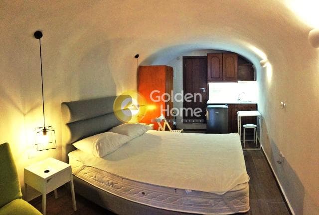House in Thira, Santorini — Photo 1 of 9