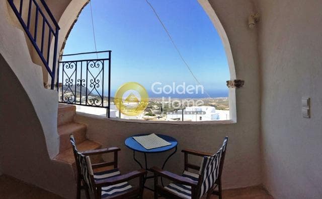 House in Thira, Santorini — Photo 5 of 9