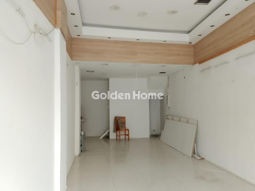 Retail Store in Center, Dafni — Photo 1 of 8