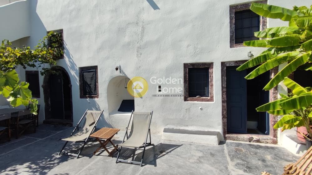 House in Oia, Santorini — Photo 16 of 20