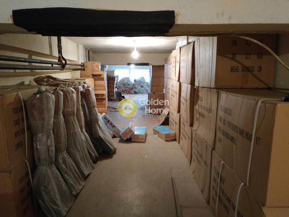 Retail Store in Train Park of Rentis, Piraeus — Photo 2 of 14