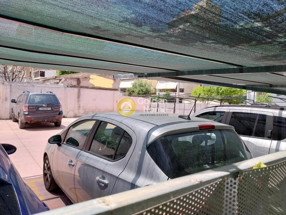 Οικόπεδο στην Καμίνια, Πειραιάς