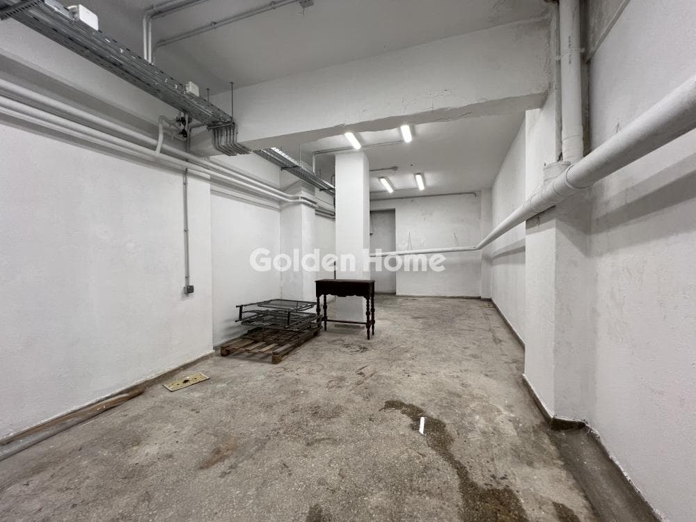 Retail Store in Terpsithea, Piraeus — Photo 8 of 11