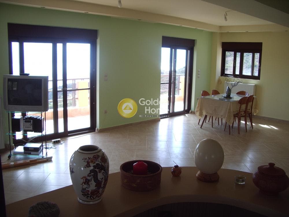 House in Center, Loutraki-Perachora — Photo 2 of 21