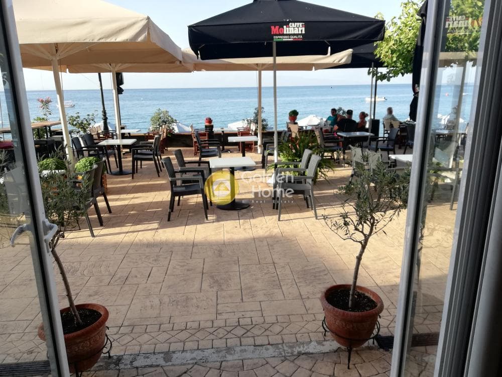 Κατάστημα στην Κέντρο, Αιγείρα — Φωτογραφία 1 από 17