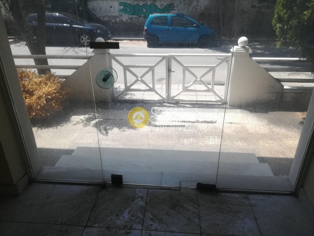 Retail Store in Pronoia, Stavroupoli — Photo 10 of 31