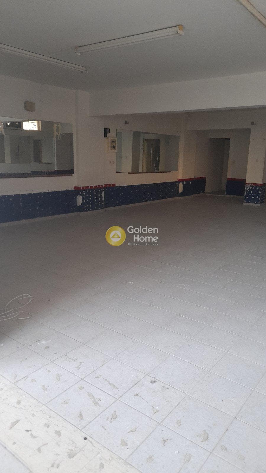 Retail Store in Center, Gazi — Photo 1 of 3