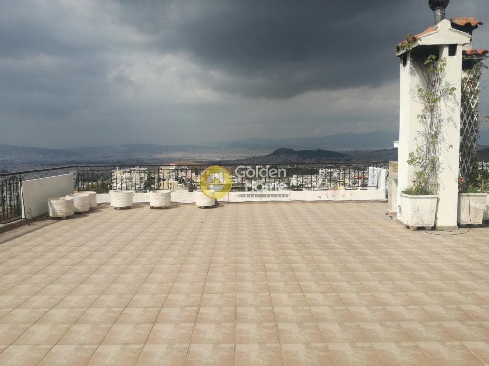 Apartment in Kareas, Vironas — Photo 3 of 32
