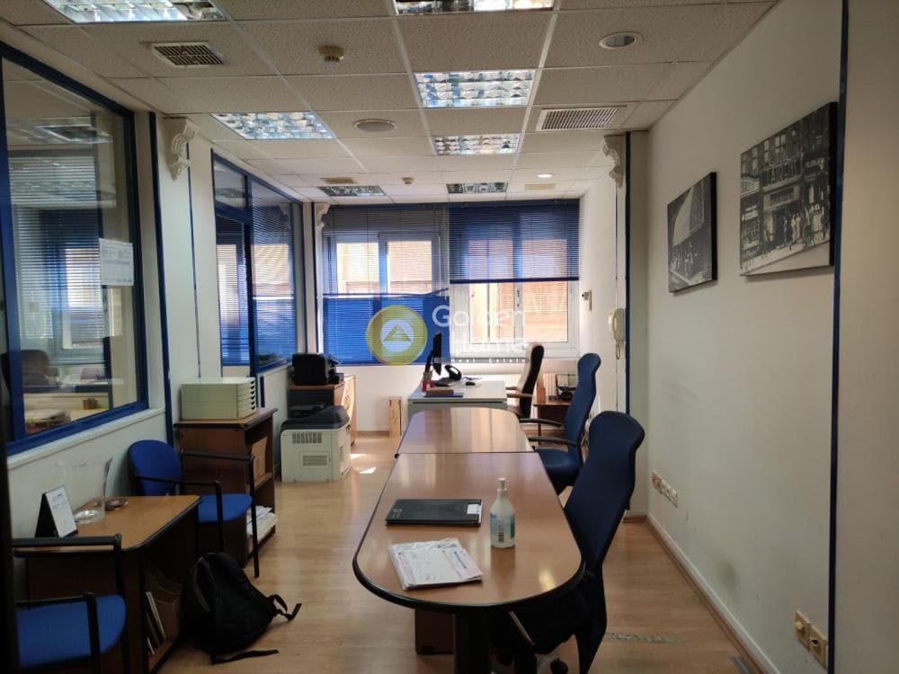 Office in Platia Karitsi, Kentro — Photo 1 of 25