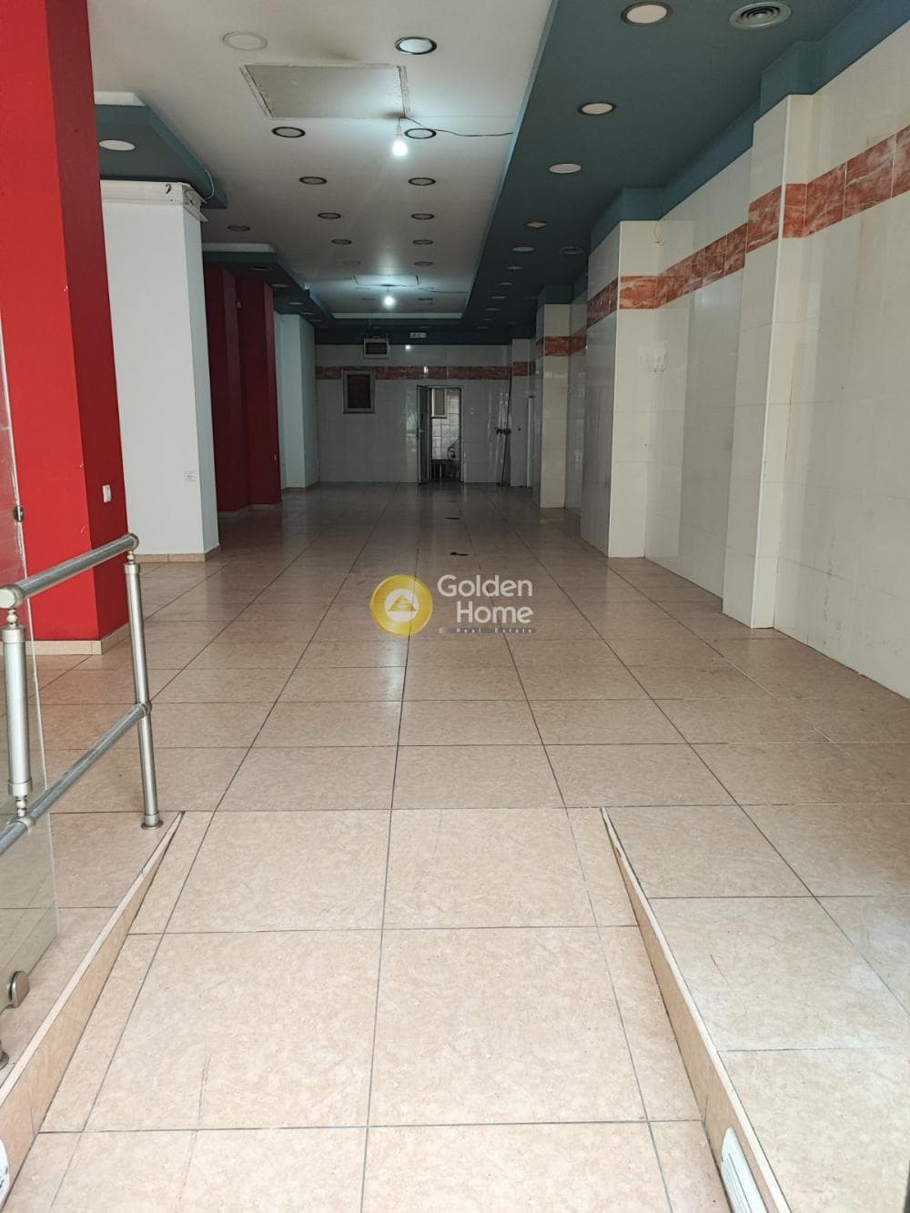 Retail Store in Eleftherias square, Koridallos — Photo 1 of 7