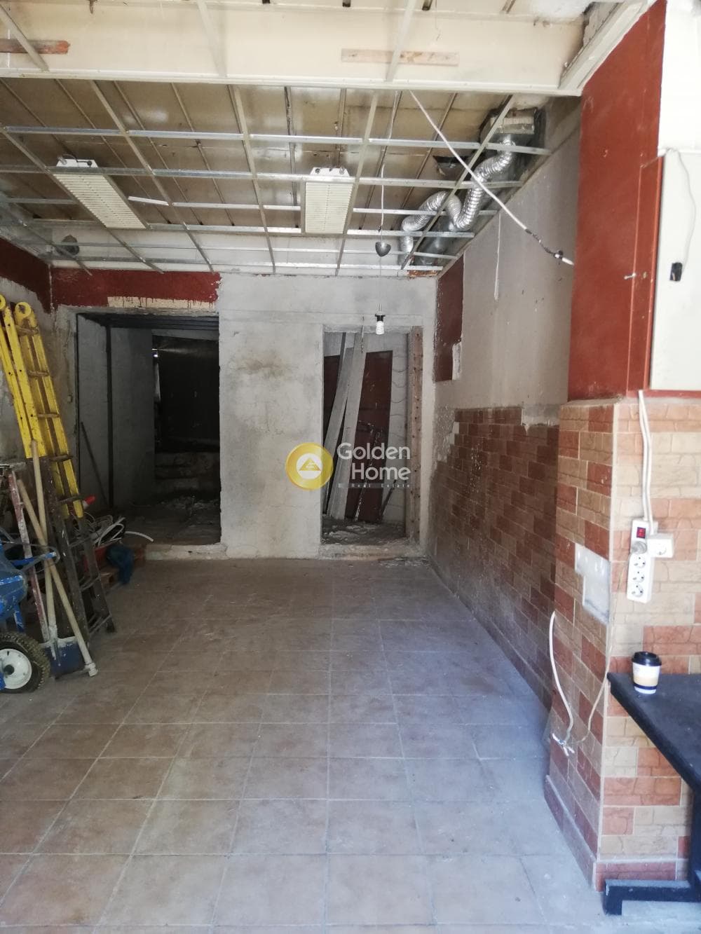 Retail Store in Saframpoli, Nea Ionia — Photo 1 of 6