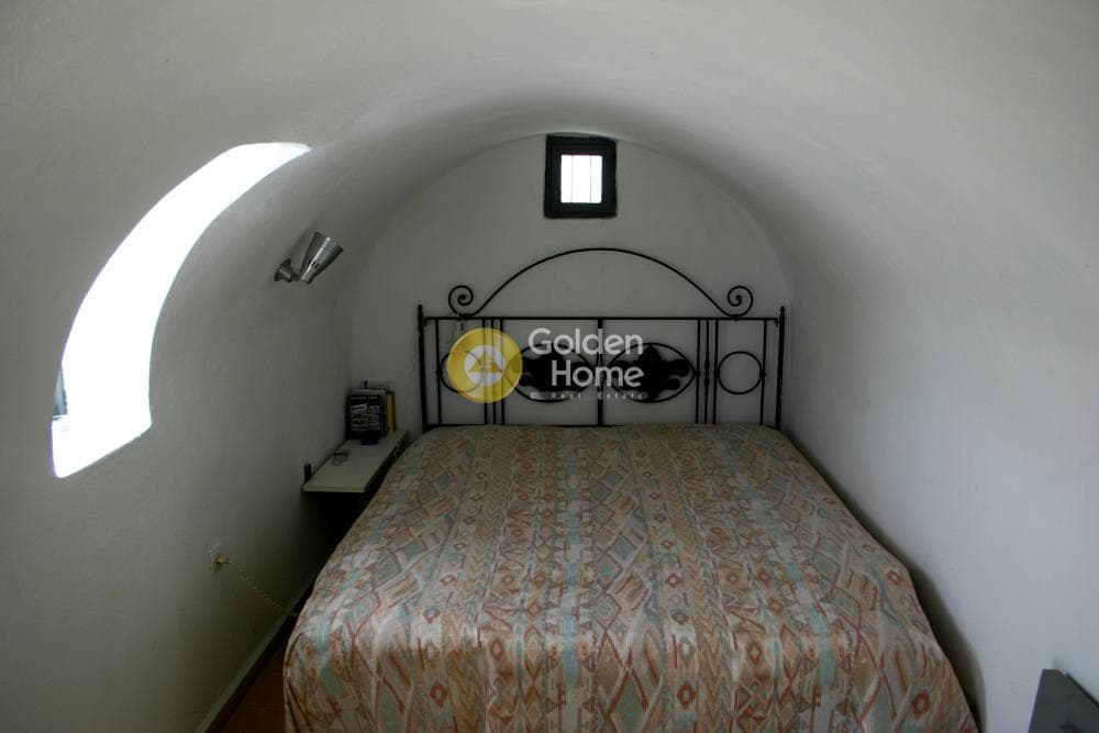 House in Oia, Santorini — Photo 1 of 6