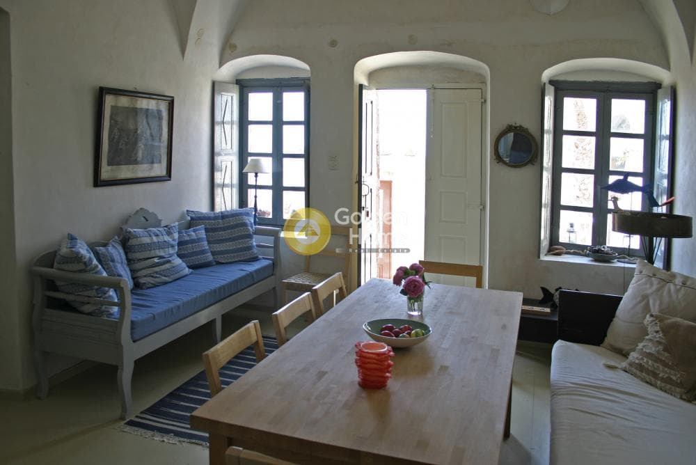 House in Oia, Santorini — Photo 2 of 6