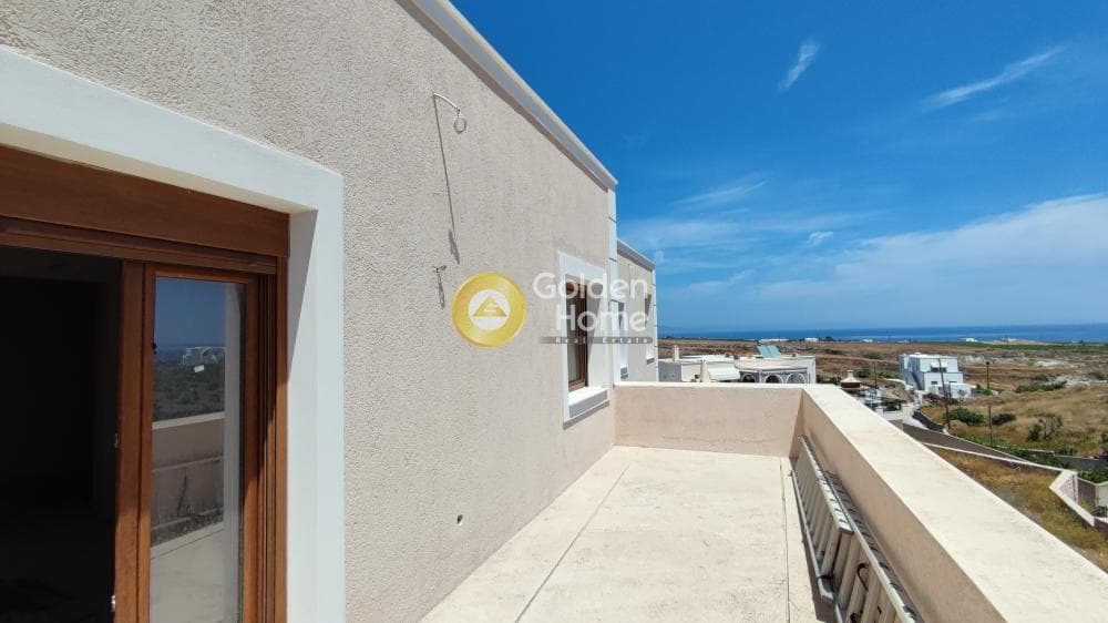 House in Thira, Santorini — Photo 18 of 22