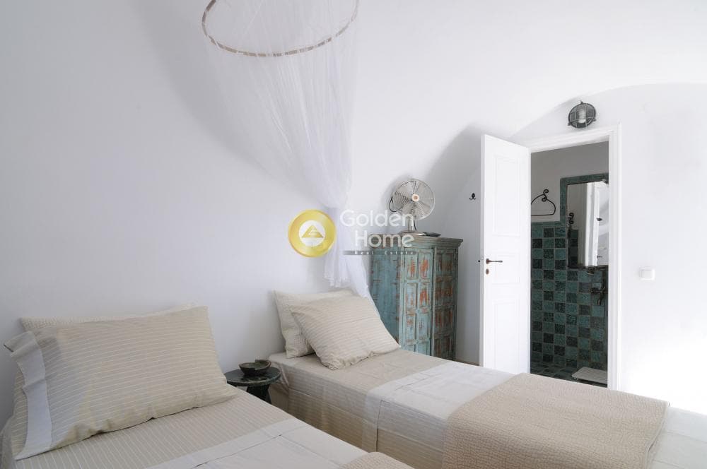 House in Oia, Santorini — Photo 9 of 30
