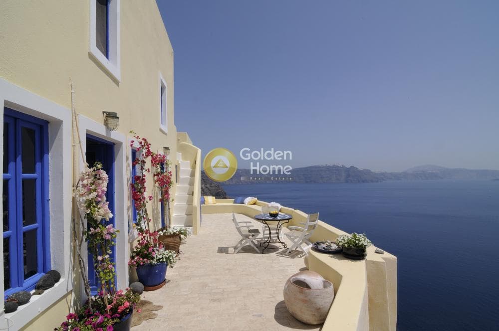 House in Oia, Santorini — Photo 27 of 30