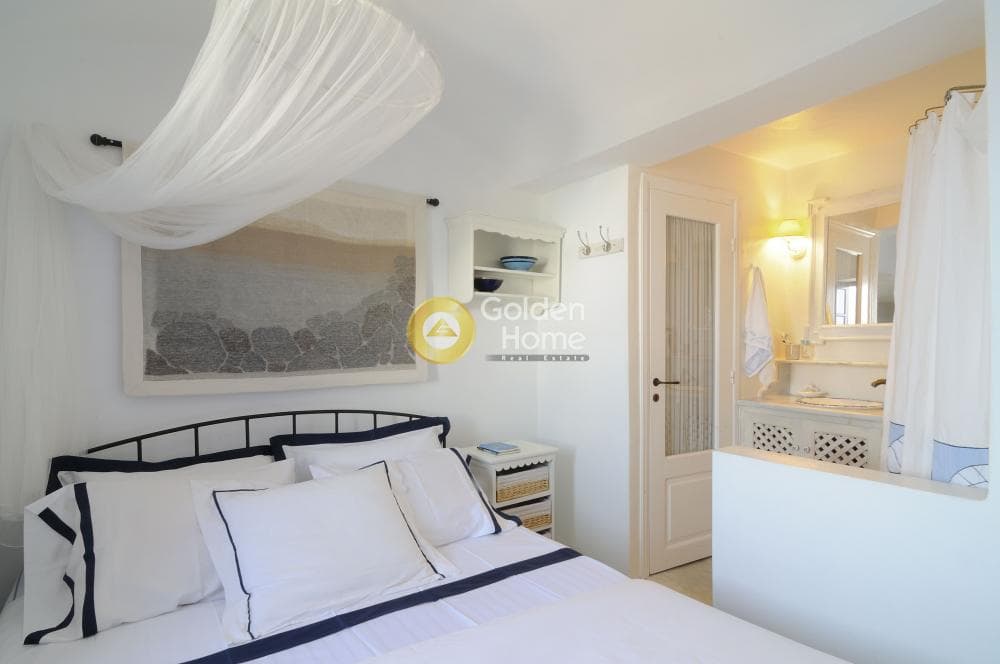 House in Oia, Santorini — Photo 10 of 30