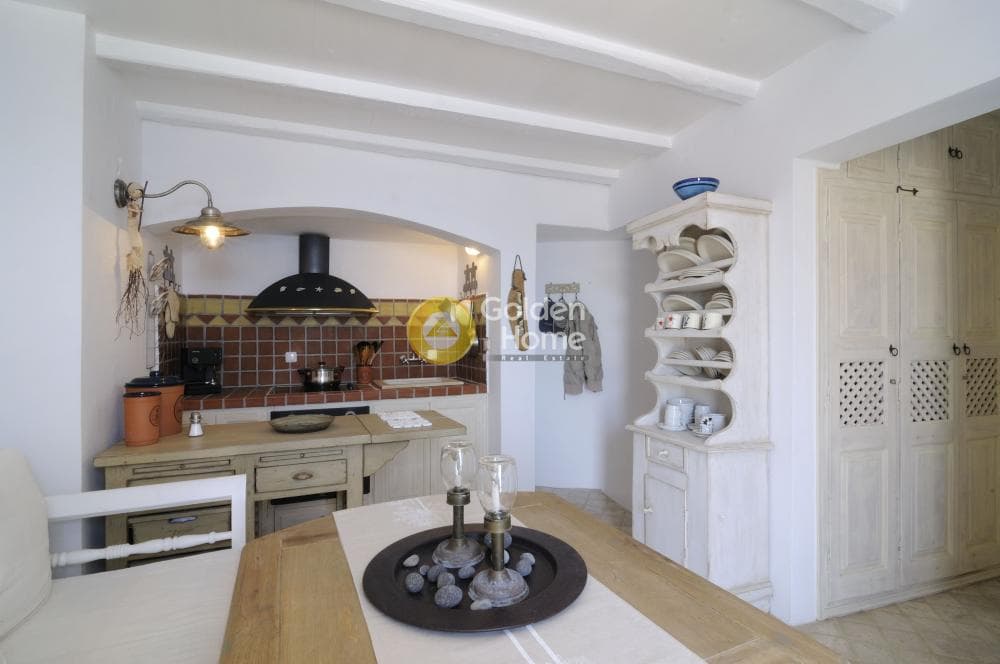 House in Oia, Santorini — Photo 14 of 30
