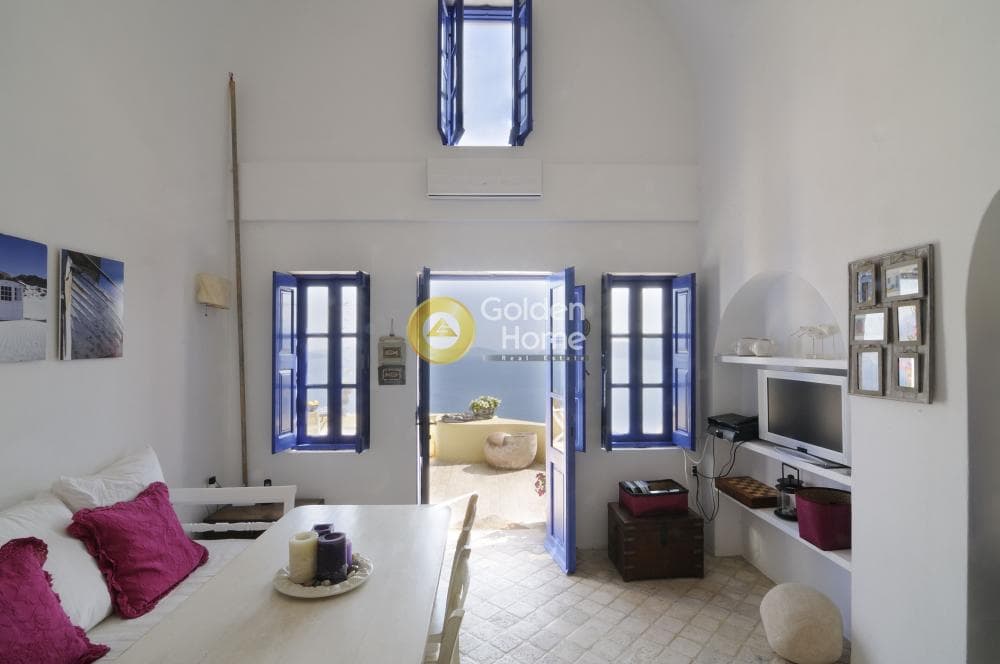 House in Oia, Santorini — Photo 5 of 30