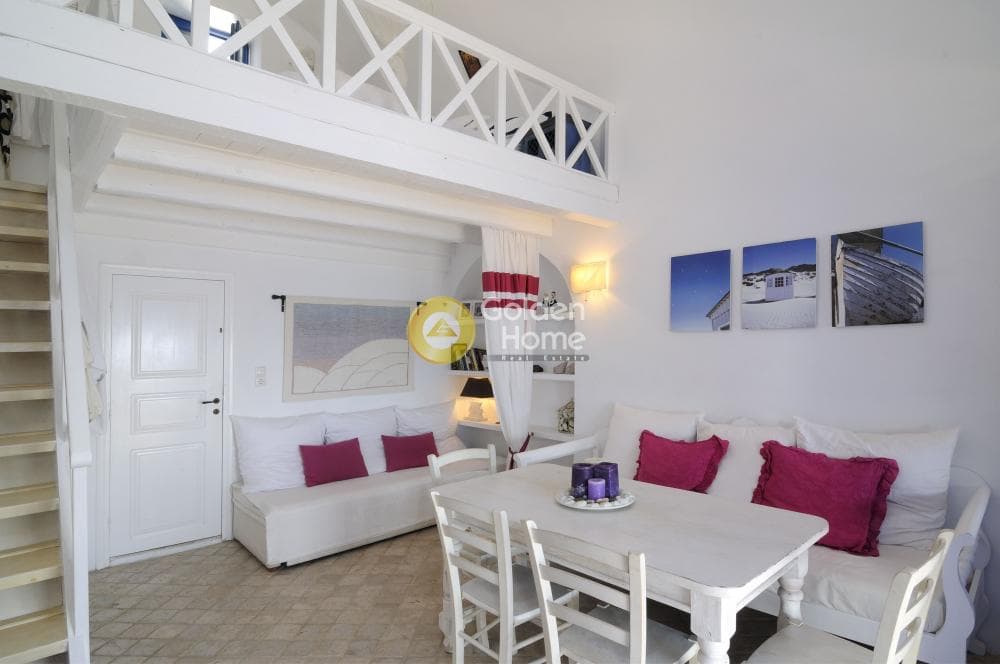 House in Oia, Santorini — Photo 13 of 30