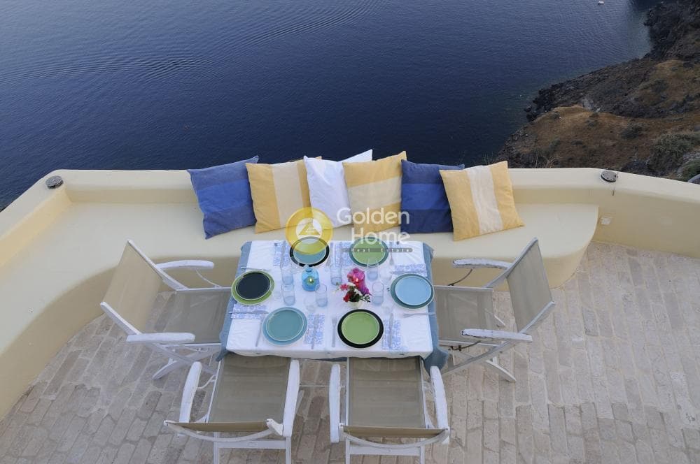 House in Oia, Santorini — Photo 22 of 30