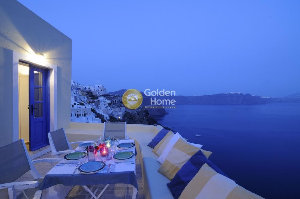House in Oia, Santorini — Photo 30 of 30