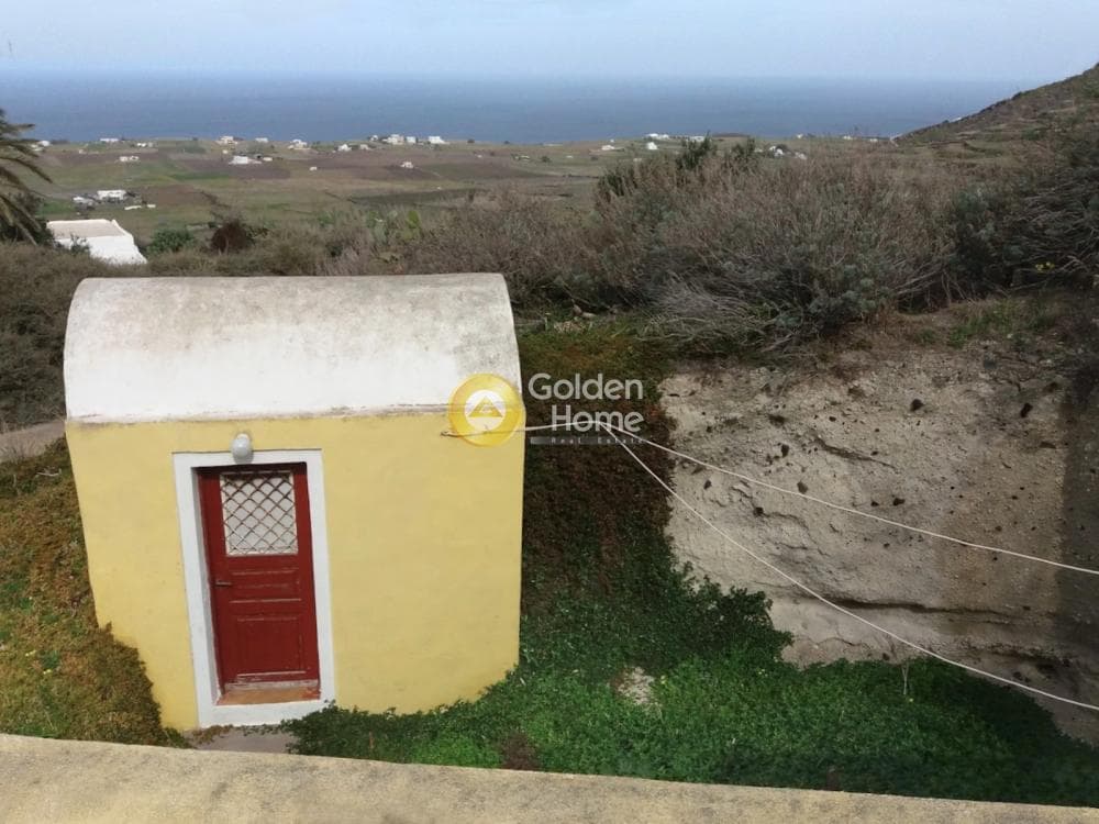 House in Oia, Santorini — Photo 2 of 9