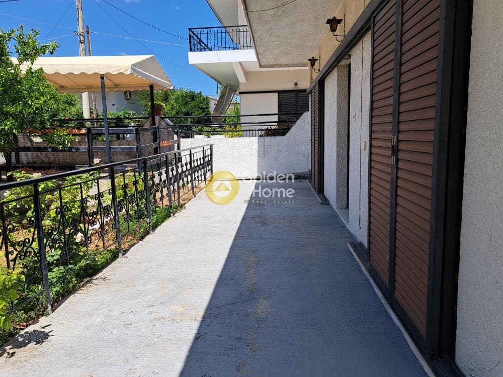House in Center, Schimatari — Photo 1 of 26
