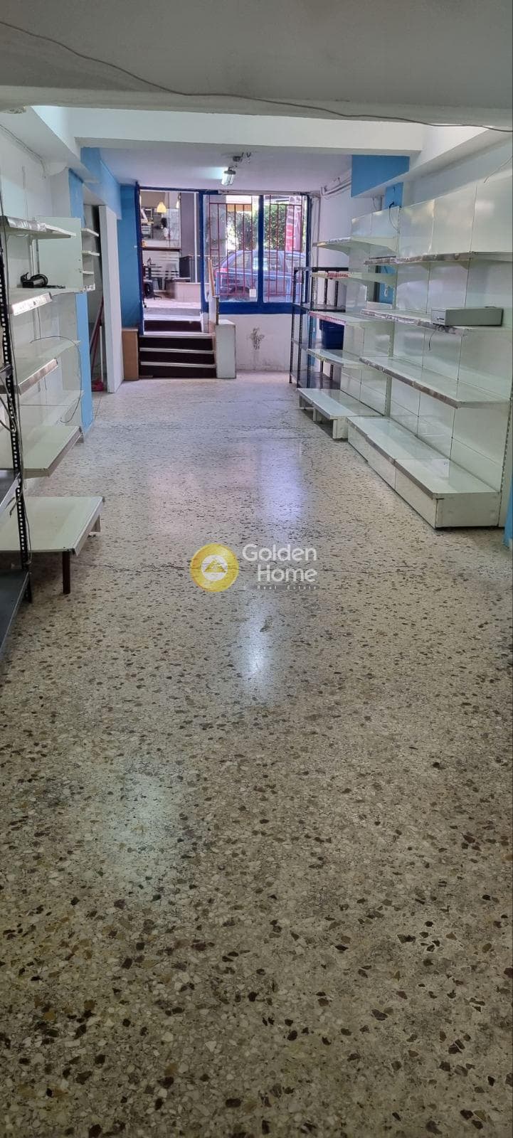 Retail Store in Mitropoli, Piraeus — Photo 1 of 4