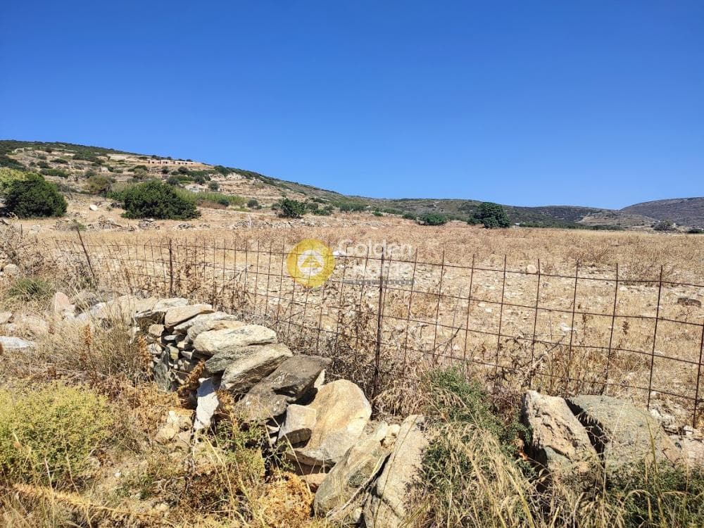 Αγροτεμάχιο στην Μονή Λογγοβάρδας, Πάρος — Φωτογραφία 1 από 2