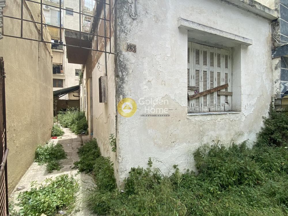 House in Aspra Chomata, Nikaia — Photo 1 of 5