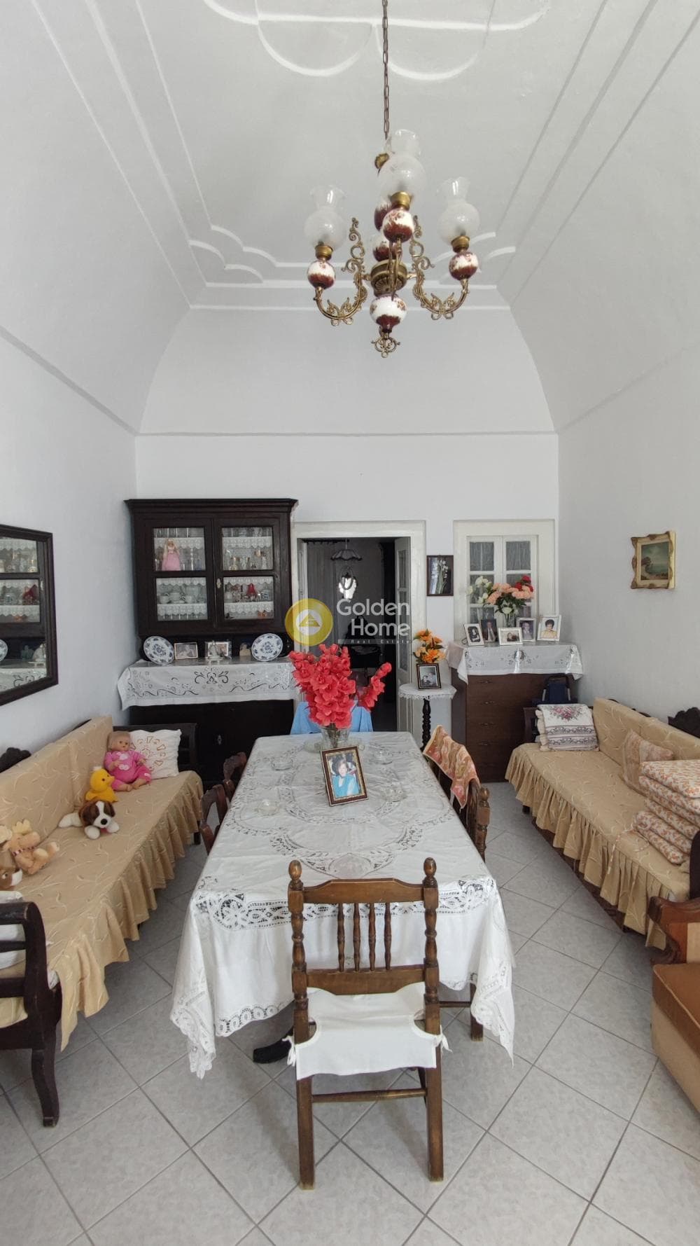 House in Thira, Santorini — Photo 3 of 8