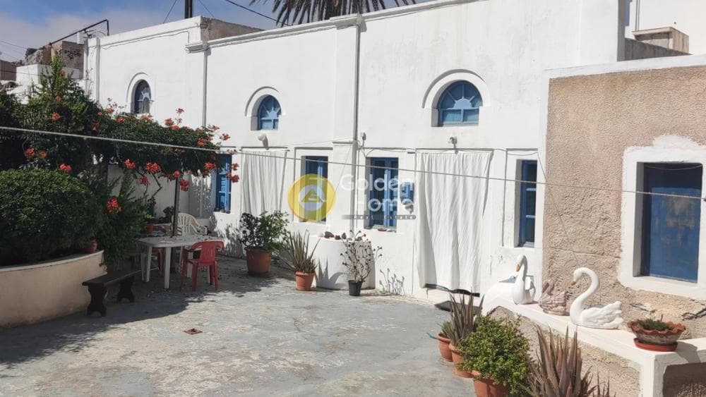 House in Thira, Santorini — Photo 1 of 8