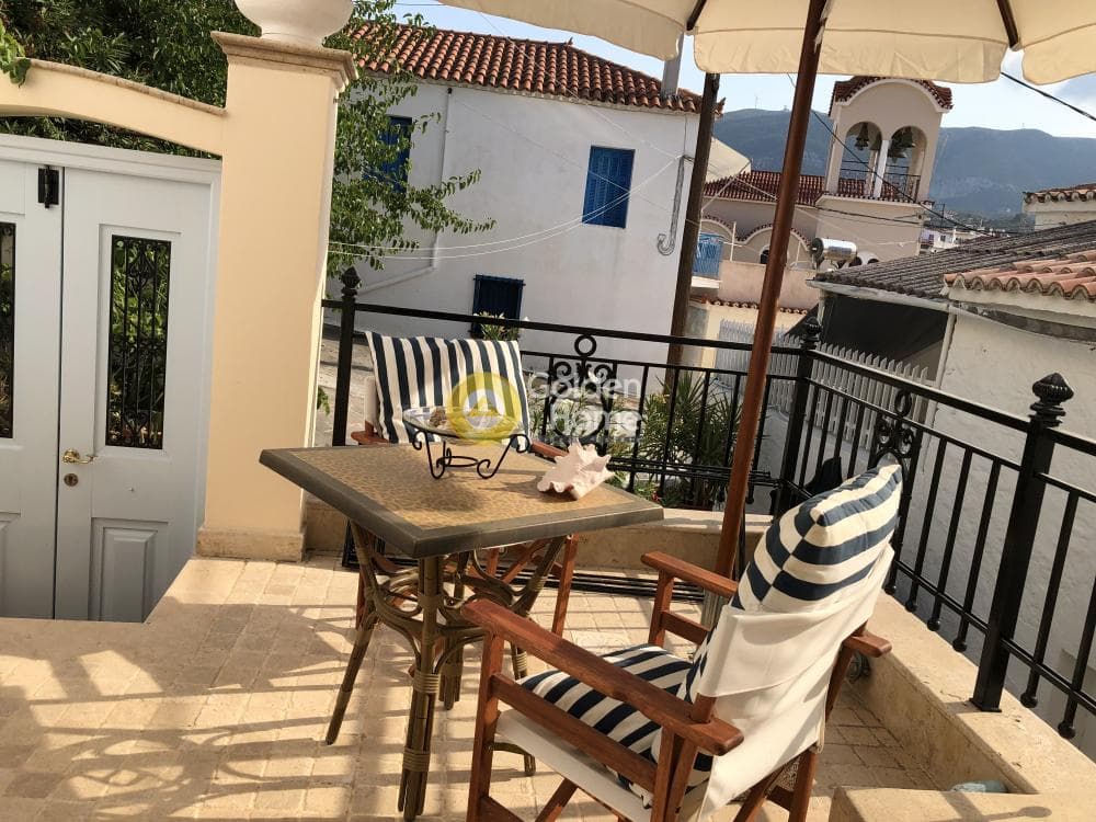 House in Agios Nektarios, Poros — Photo 10 of 25
