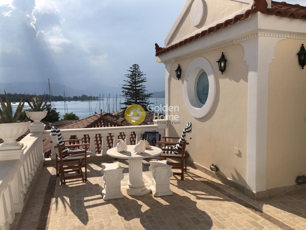 House in Agios Nektarios, Poros — Photo 1 of 25