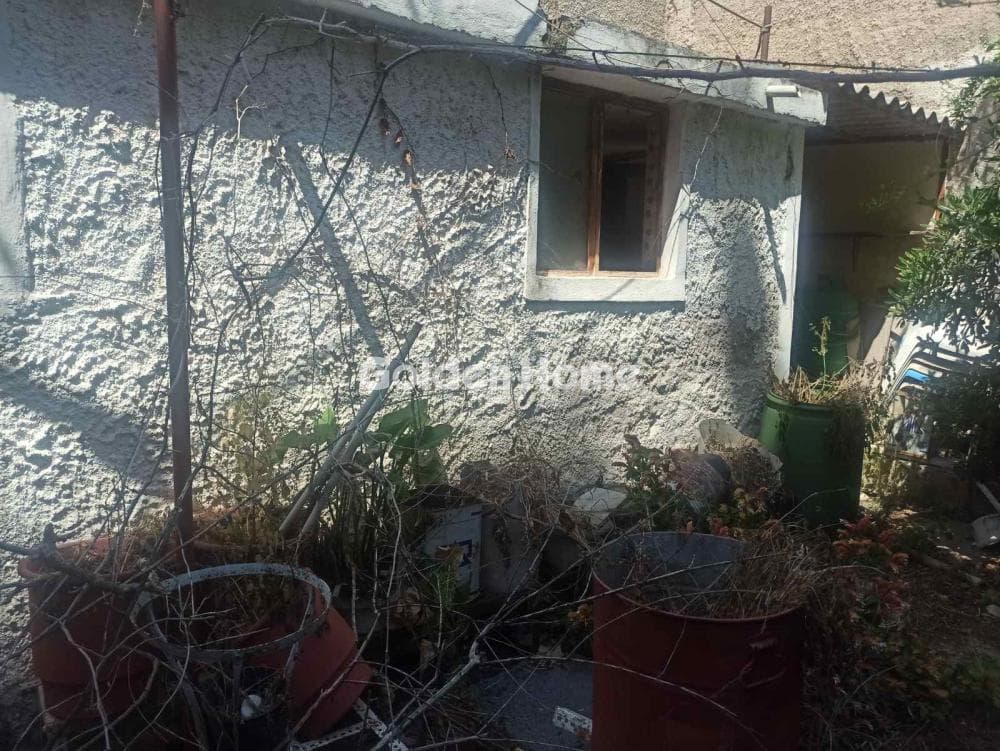House in Agios Georgios, Nikaia — Photo 2 of 2