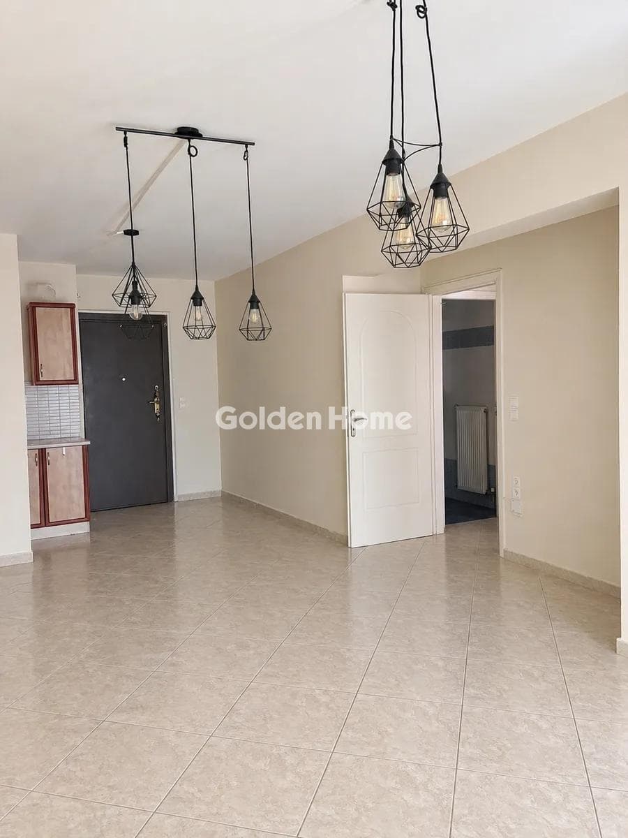 Apartment in Stathmos, Attiki — Photo 1 of 11