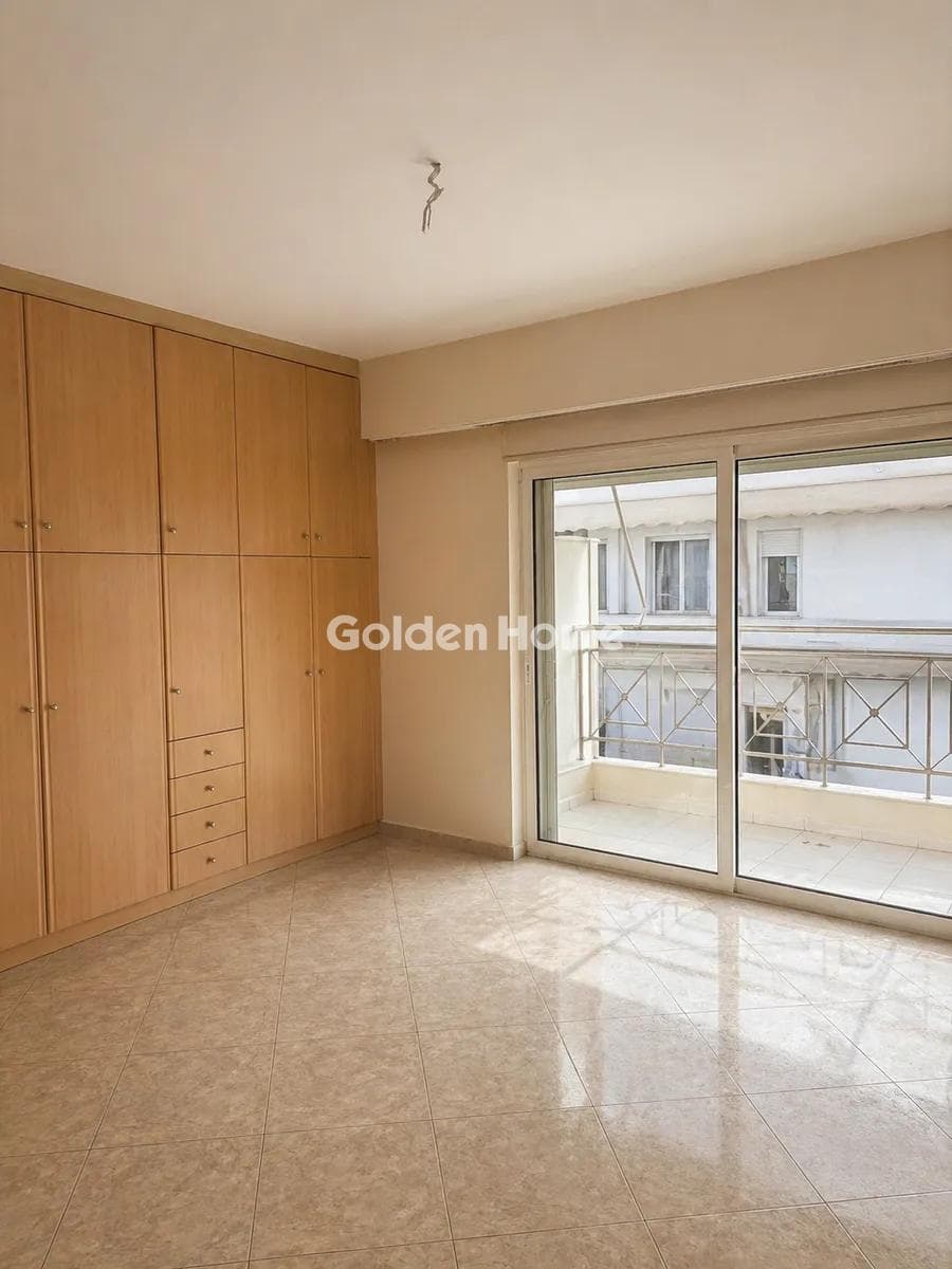 Apartment in Stathmos, Attiki — Photo 2 of 11