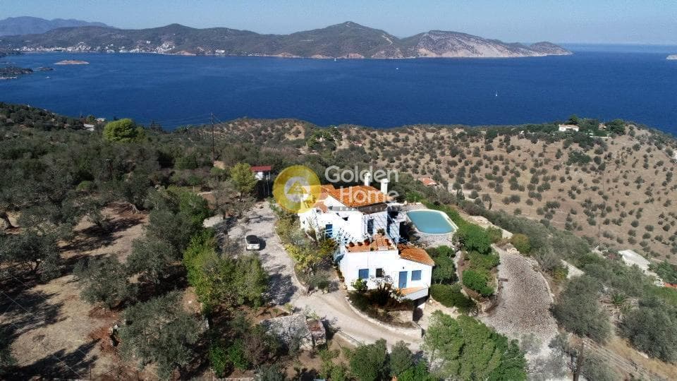 House in Saronida, Poros — Photo 2 of 29