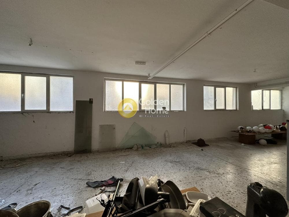 Αποθήκη στην Πλατεία Μέμου, Κορυδαλλός — Φωτογραφία 2 από 8