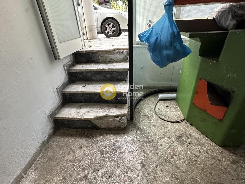 Αποθήκη στην Πλατεία Μέμου, Κορυδαλλός — Φωτογραφία 2 από 5